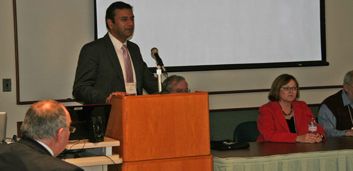 Rohit Bhargava speaks to the University of Illinois Cancer Center planning meeting held at the Beckman Institute Oct. 18.