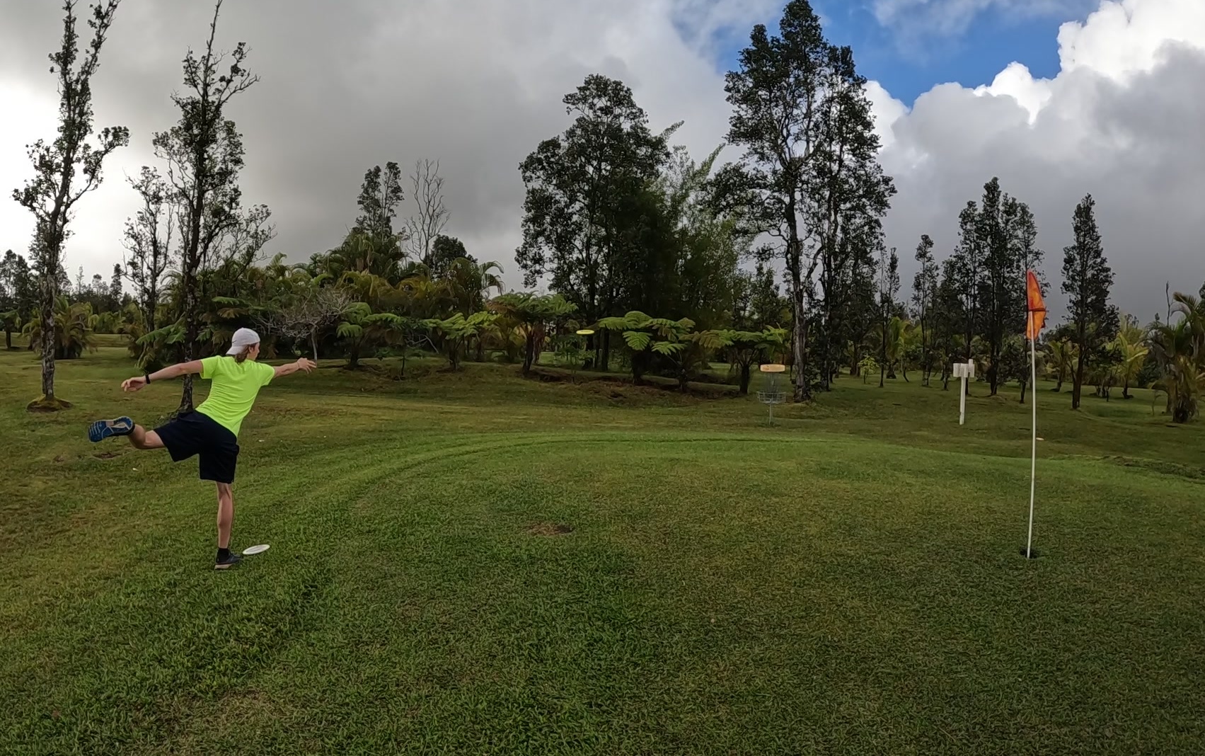 Kevin Clark playing disc golf.