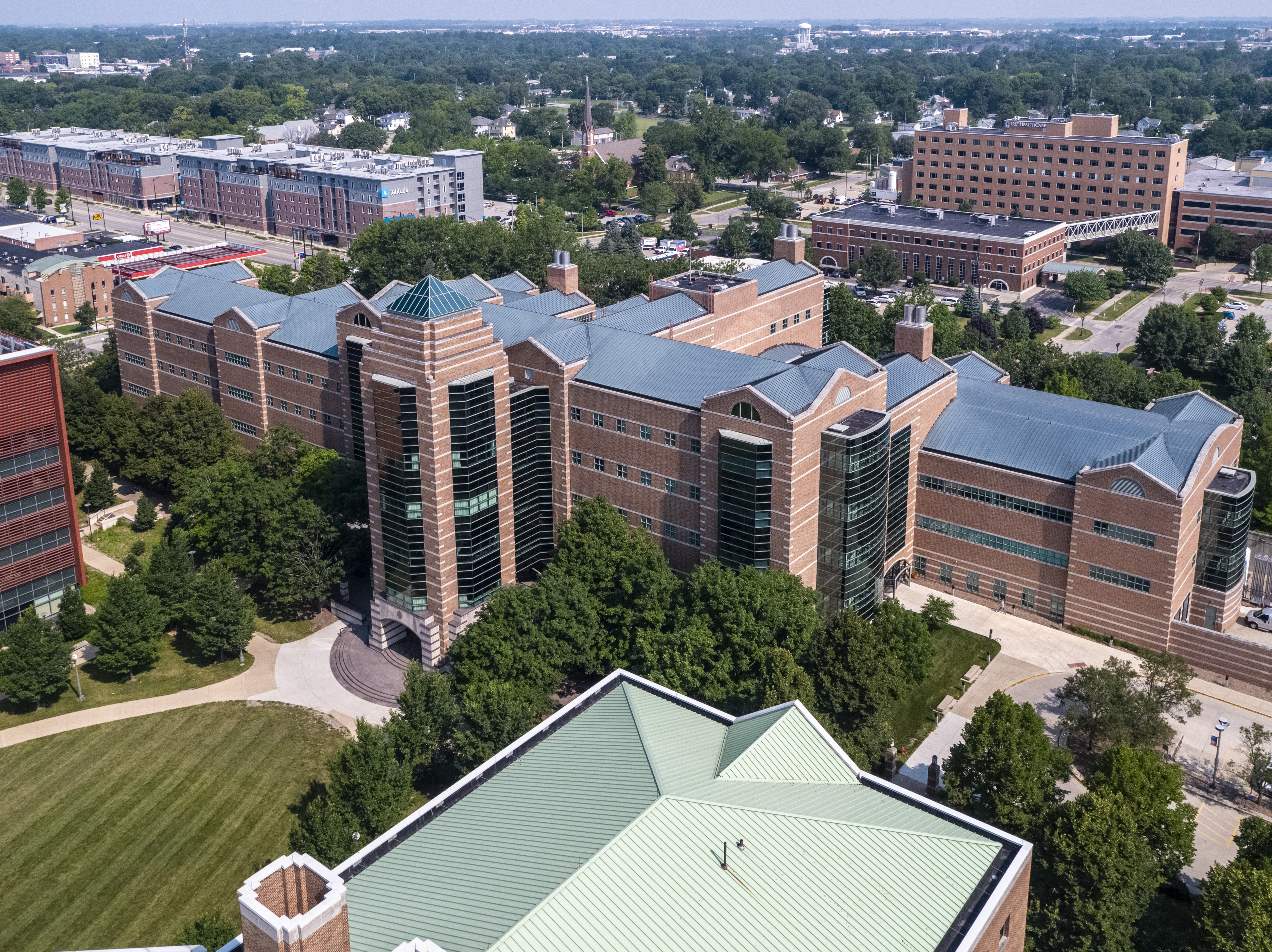 An aerial image of the Beckman Institute's south-facing side.