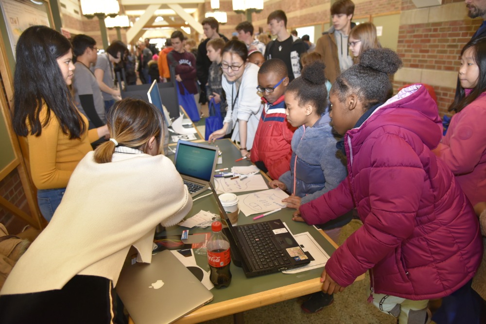 Students learn from researchers at Beckman Institute Open House