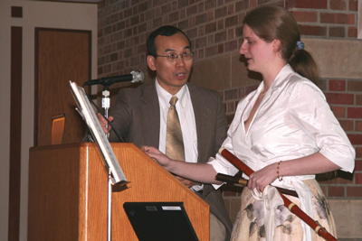 Zhi-Pei Liang introduced Elise Lauterbur at the symposium honoring her father. 
