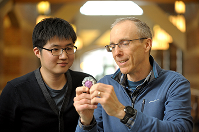 A Beckman Postdoctoral Fellow since 2014, Semin Lee, left, works primarily with Jeff Moore, a professor of chemistry and a member of the Autonomous Materials Systems Group.