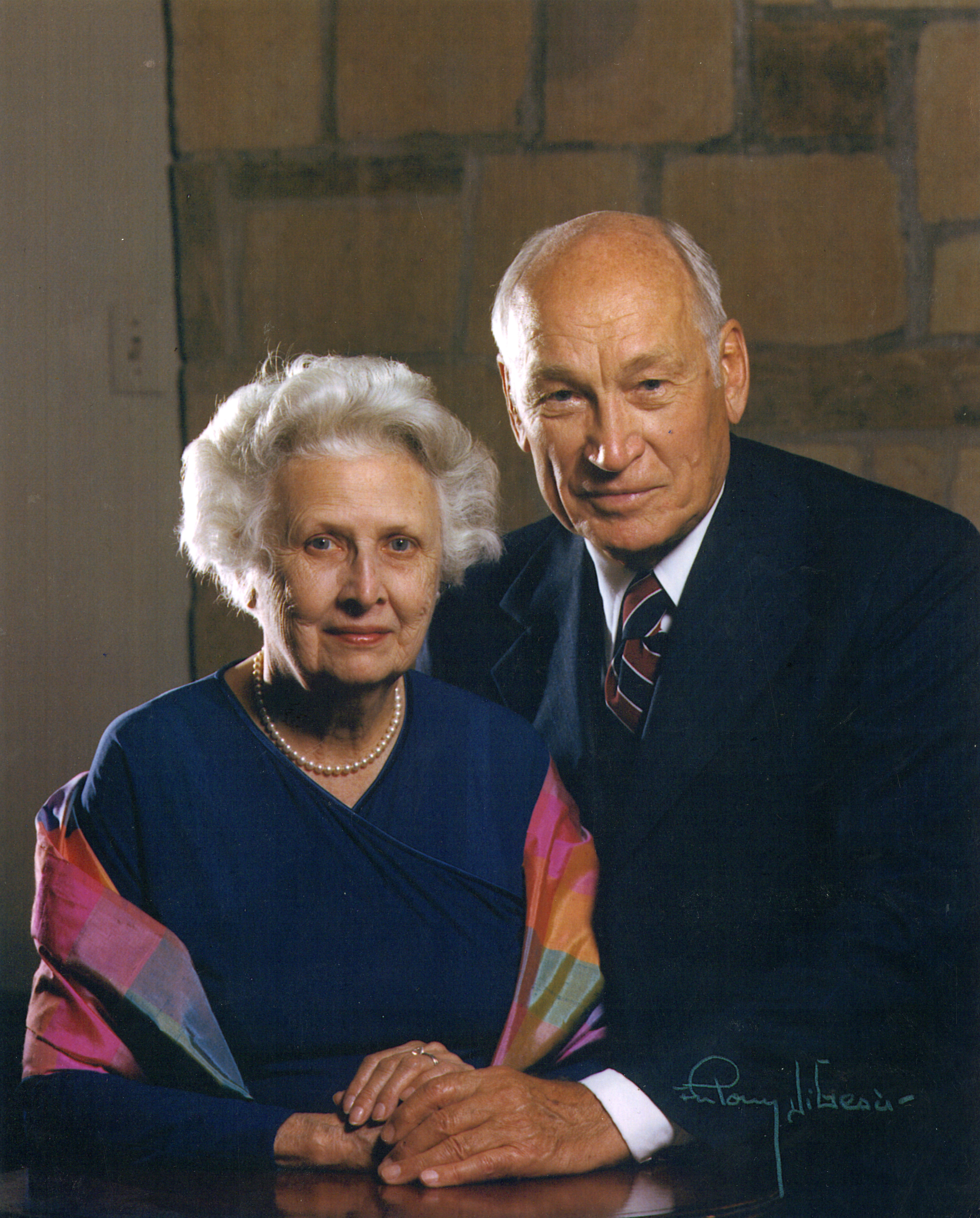 Later in life, Arnold and Mabel Beckman pose for a professional portrait.