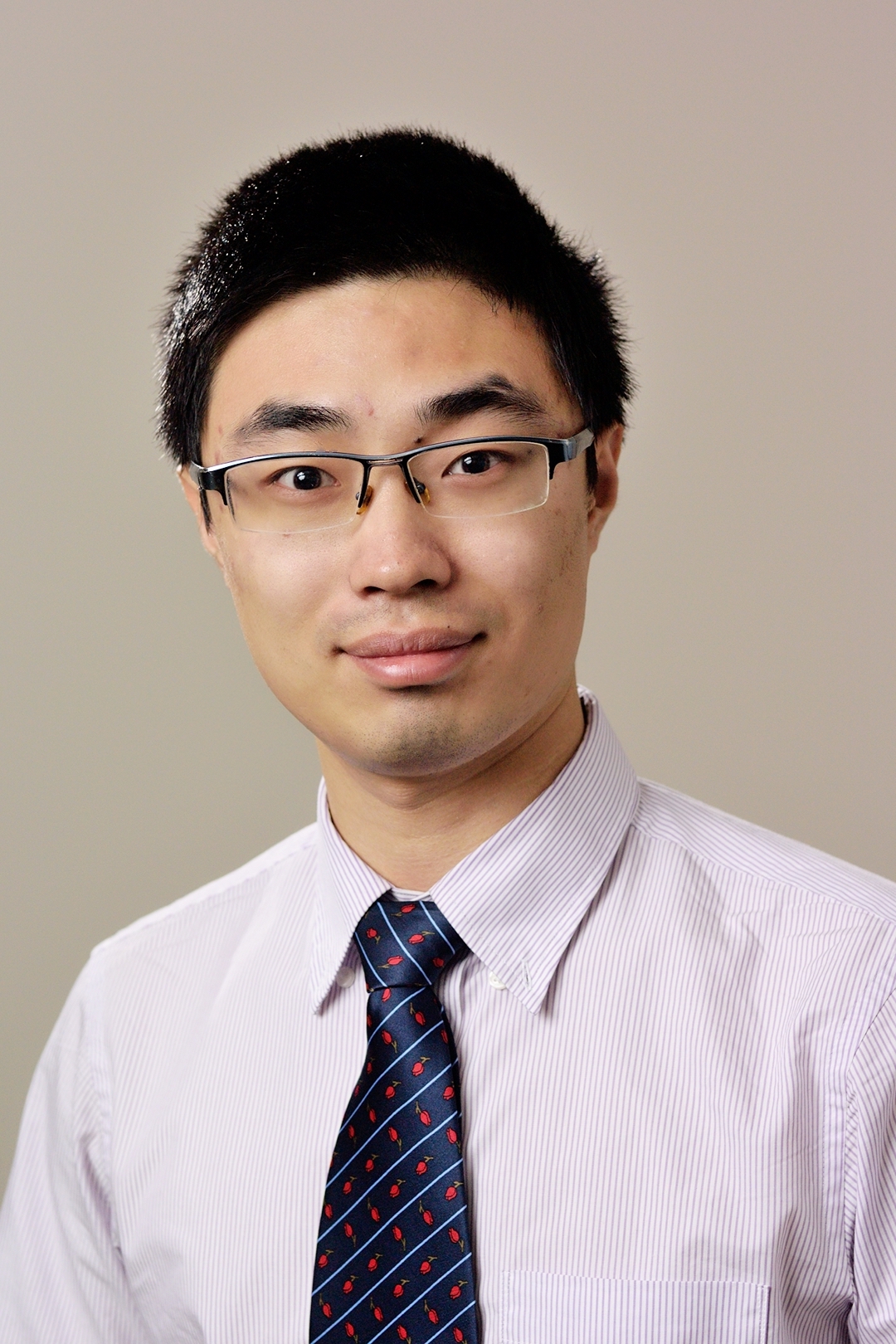 A portrait photograph of 2024 Beckman Postdoctoral Fellow Yibo Zhao smiling.