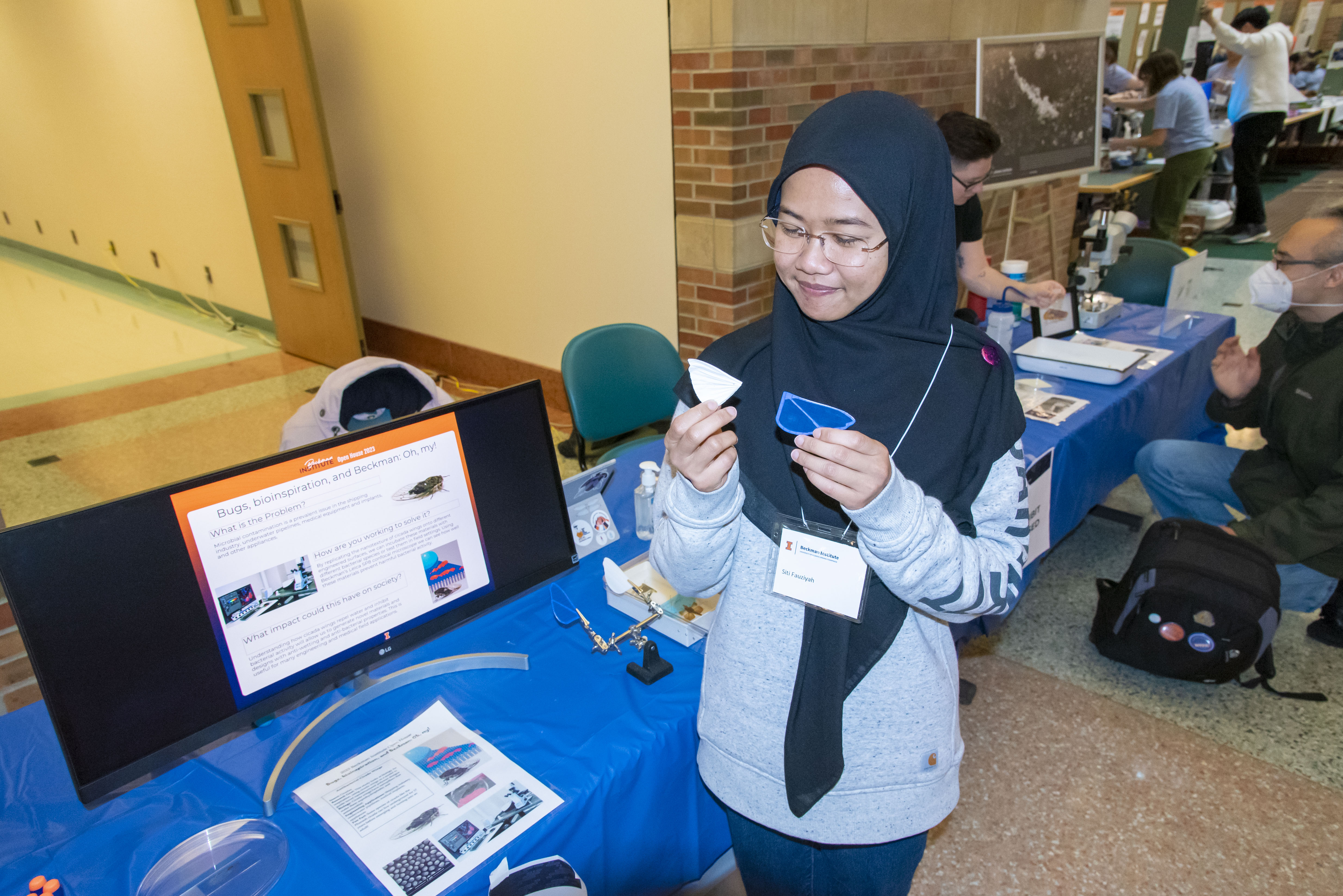 Siti Fauziyah presents an exhibit at the Beckman Institute Open House in 2023.