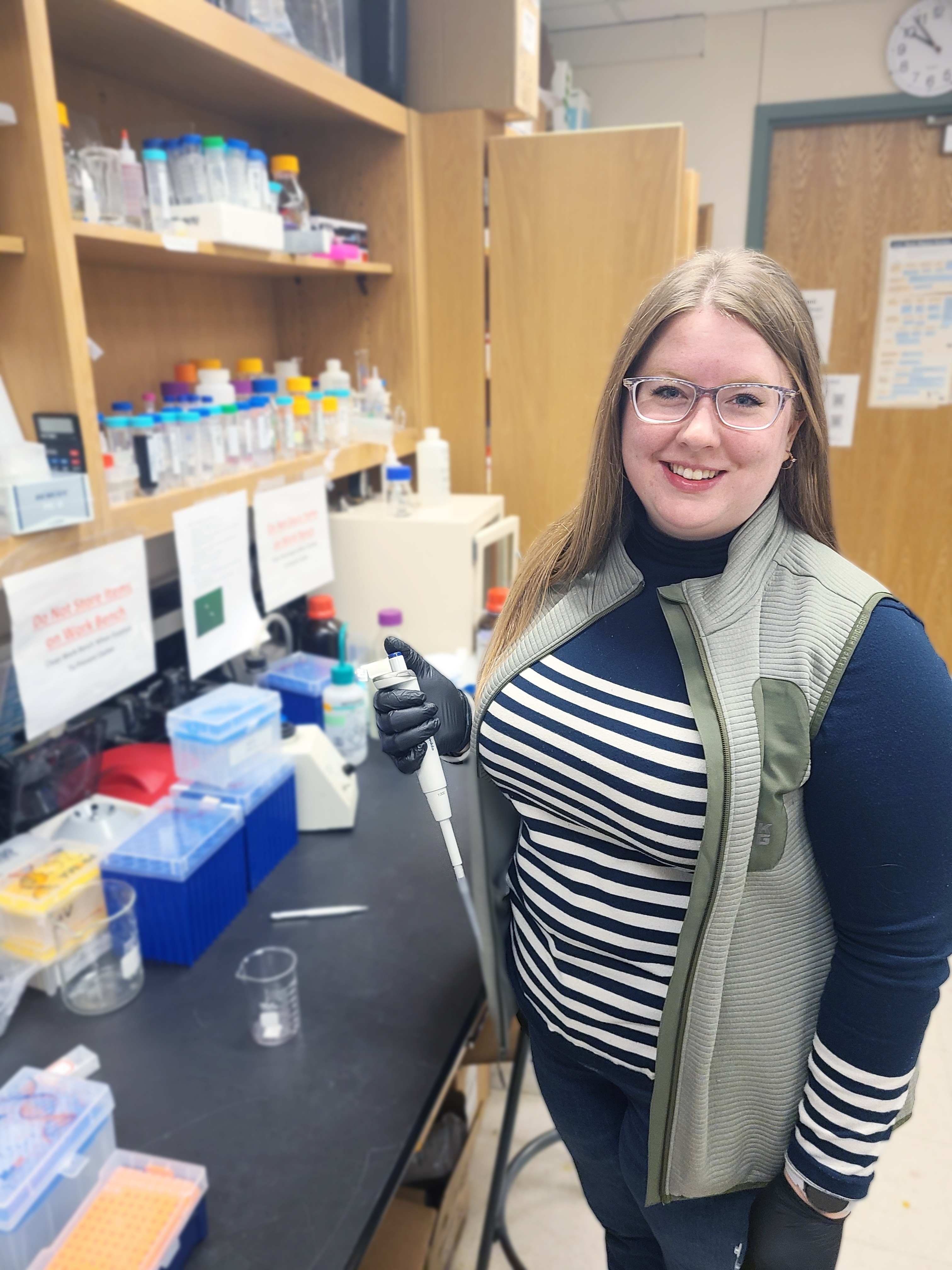 Ashley Lenhart in her lab at Beckman.