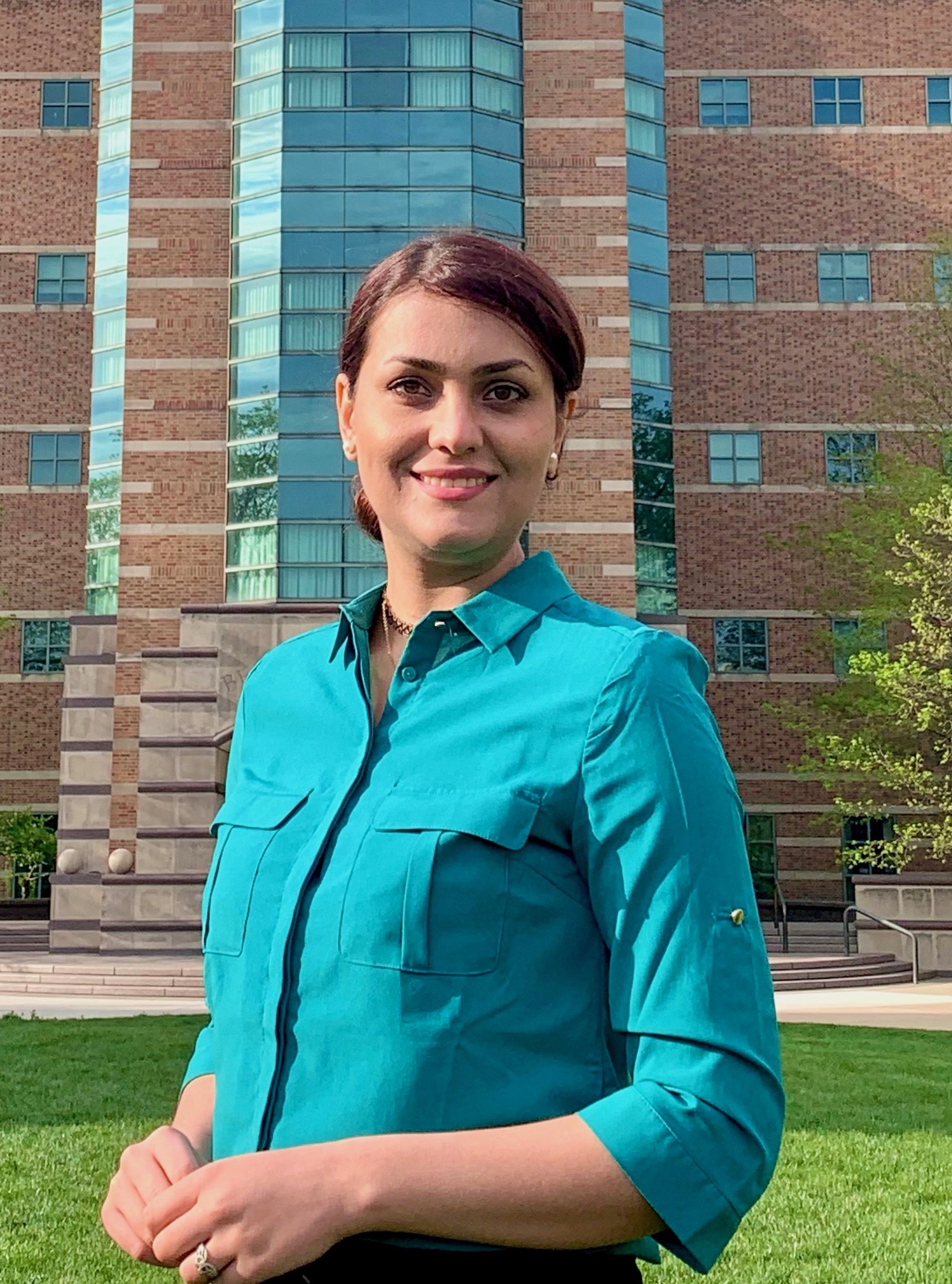 Somaye Babaei in front of Beckman Insitute 